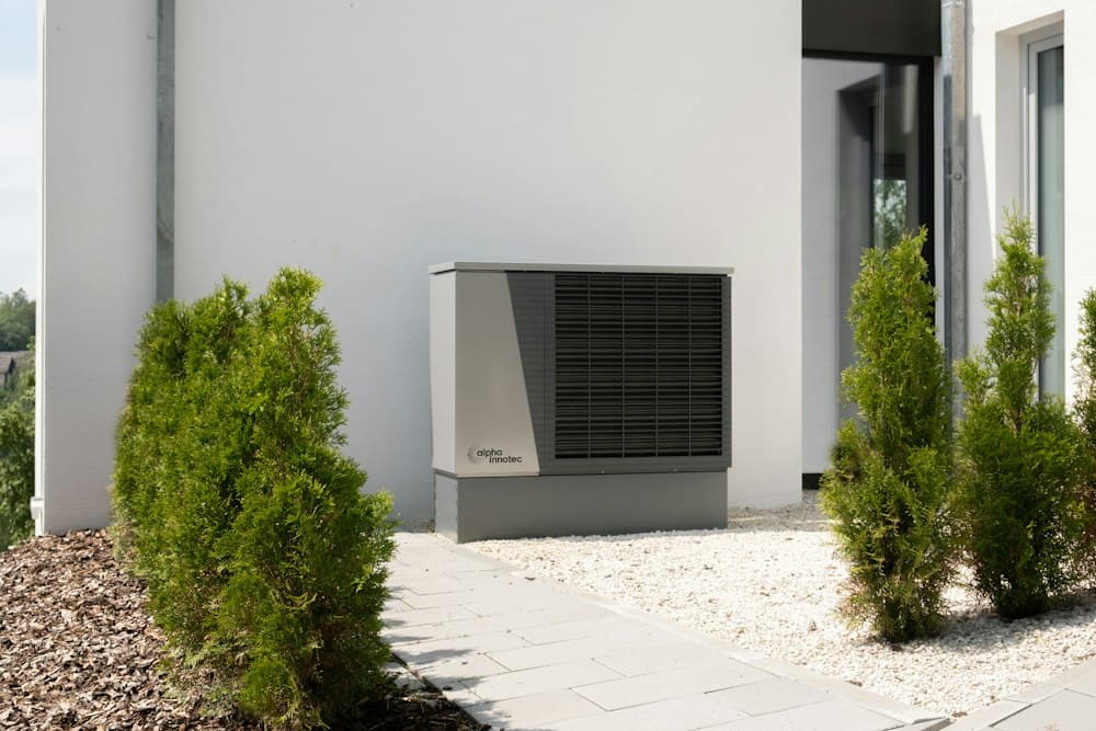Pompe à chaleur air-eau extérieure installée à Profondeville